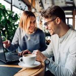 「なんであんなに自然なの？」褒め上手な人が実践しているほめ方のコツとは！？