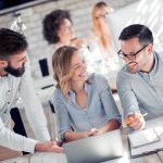 ROE(自己資本利益率)とは?意味から計算方法、ROA(総資産利益率)との違いまでわかりやすく解説